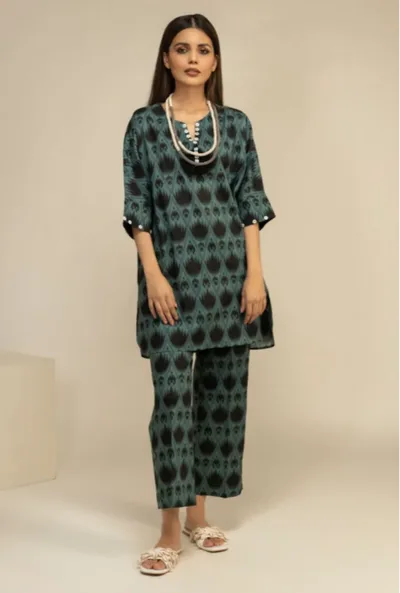 Khaadi Printed Cambric Kurta – Boxy Fit, 100% Cotton (Go Where Your Heart Skips A Beat Collection)