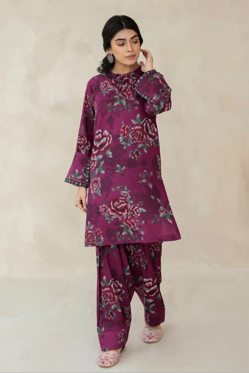Elegant Baroque style with fine detailing suit