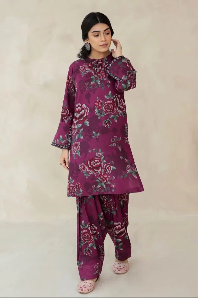 Elegant Baroque style with fine detailing suit