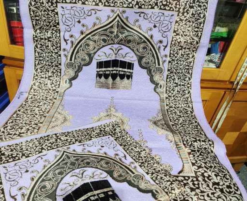 Premium Lightweight Foldable Prayer Mat with Kaaba Mihrab Design – Portable Islamic Janamaz in Multiple Colors