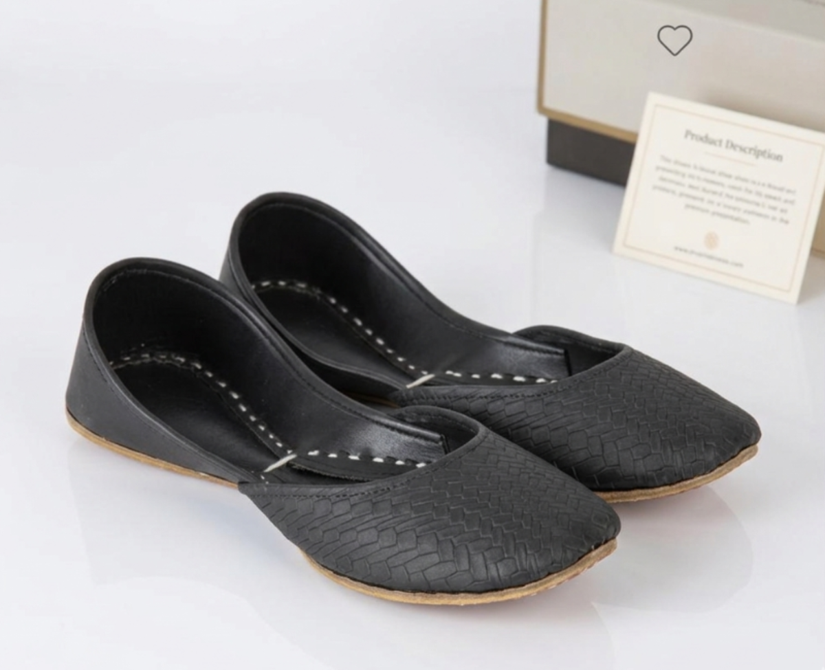 Handcrafted Black Weave Khussa – Premium Leather Ethnic Flats